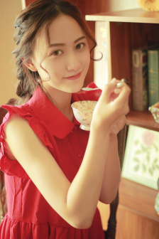 女性外阴侧长了个硬疙瘩